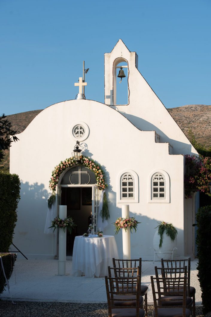 Γάμος στο εκκλησάκι στην Βίλλα Νοαινα στο Λαγονήσι