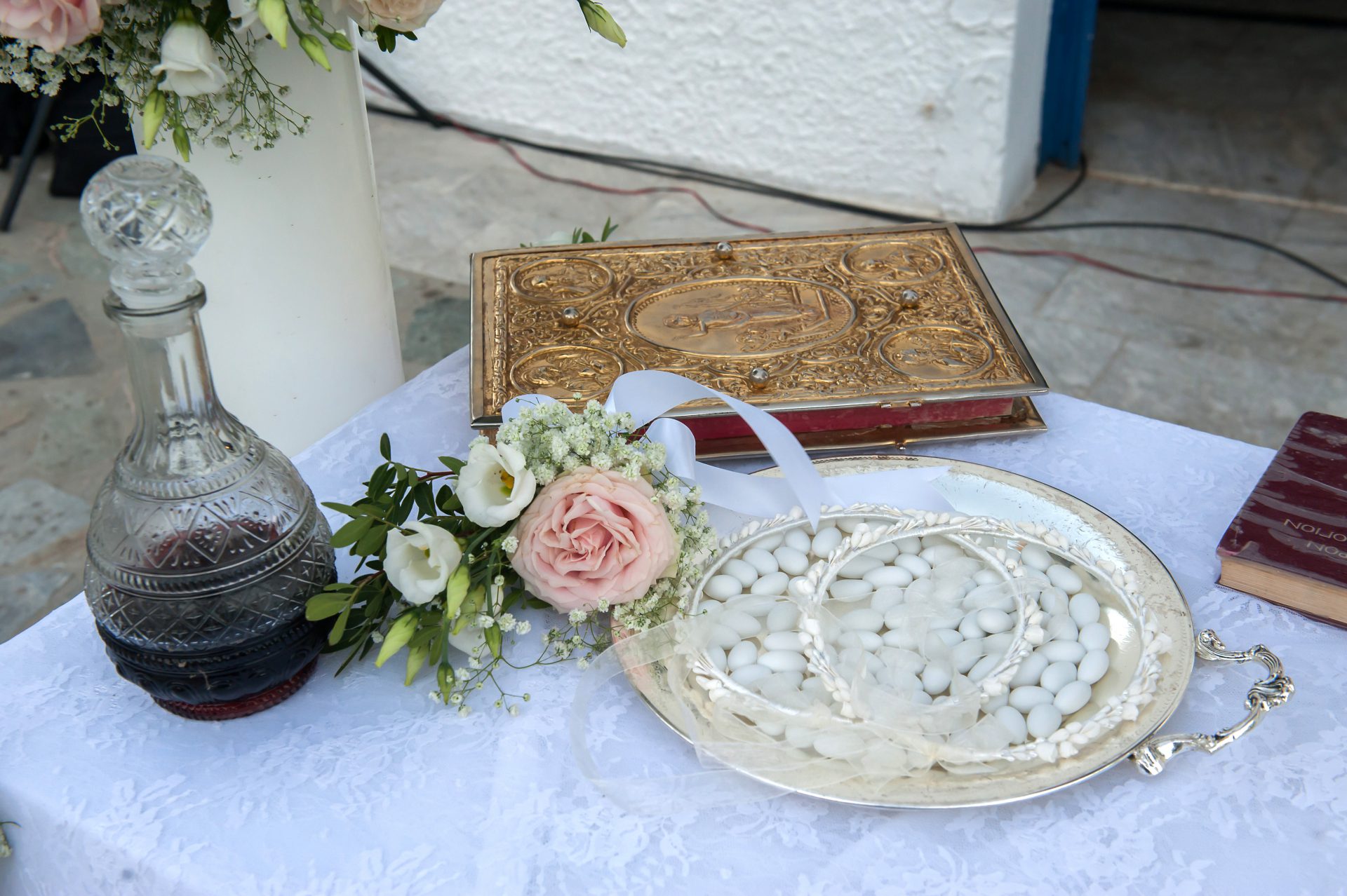Στέφανα, κουφέτα , λουλούδια, κρασί για τον γάμο στον Άγιο Ανδρέα Ν.Μάκρης