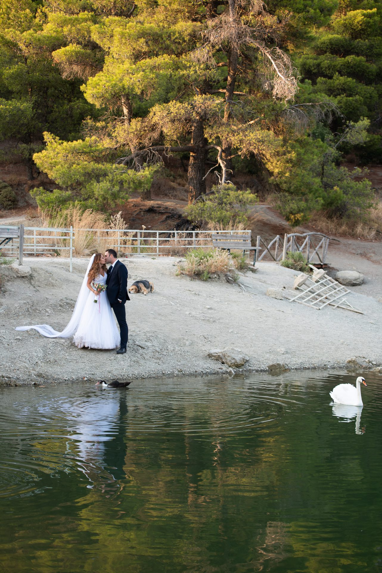 Next day φωτογράφηση γάμου σε ένα ροματικό ζευγάρι στην λίμνη Μπελέτσι