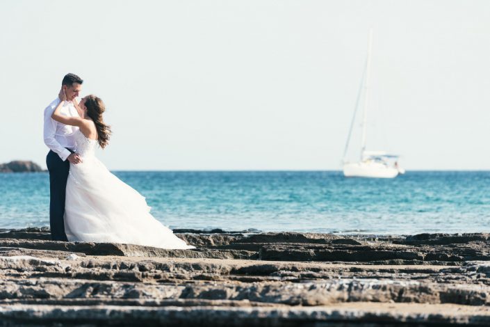 Next day φωτογράφηση γάμου στην θάλασσα με ιστιοπλοικό στο Σούνιο