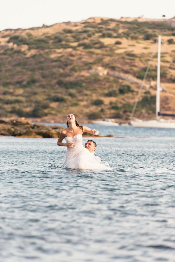 Next day φωτογράφηση γάμου στην θάλασσα στο Σούνιο