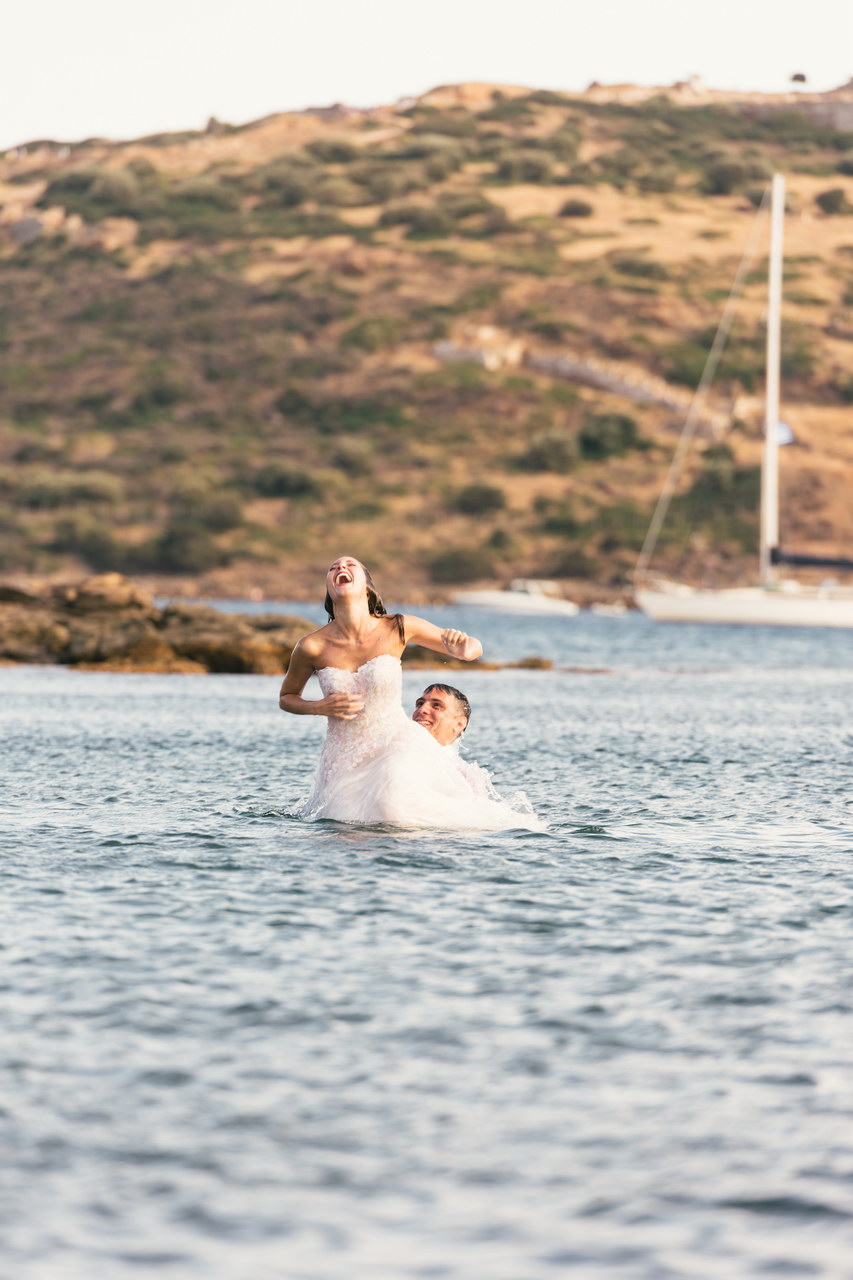 Next day φωτογράφηση γάμου στην θάλασσα στο Σούνιο