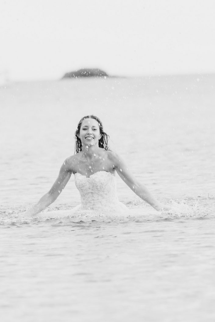 Next day φωτογράφηση νύφης στην θάλασσα στο Σούνιο
