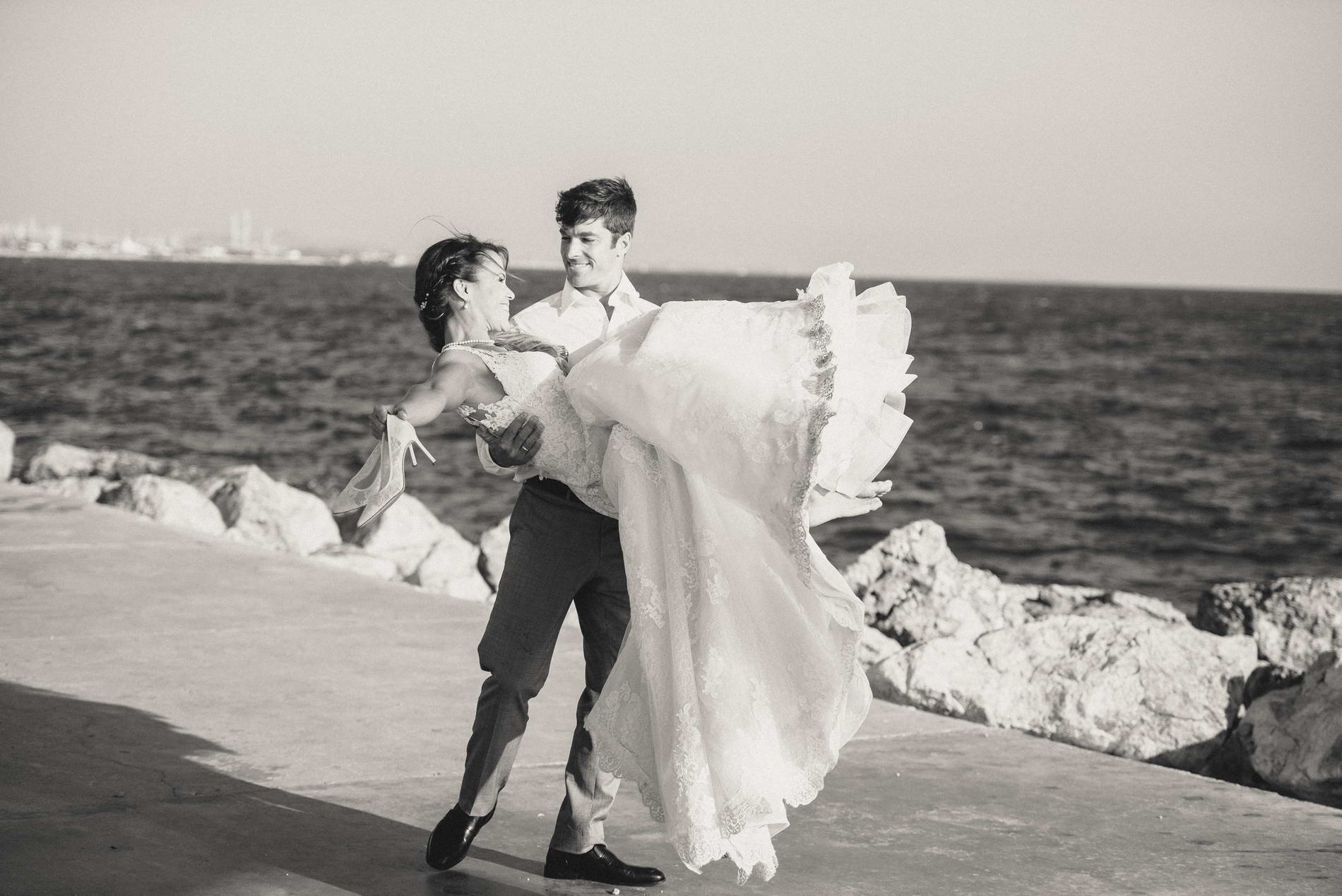 Next day retro φωτογράφηση γάμου στην θάλασσα