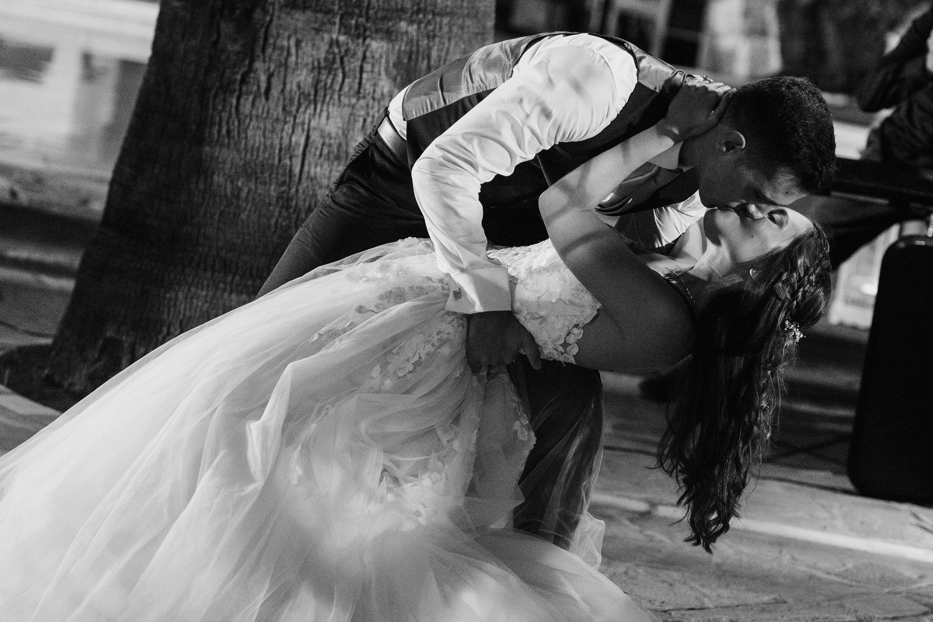 Χορός γαμπρού και νύφης στην δεξίωση του γάμου τους στό κτήμα Προμπονά Μαραθώνα