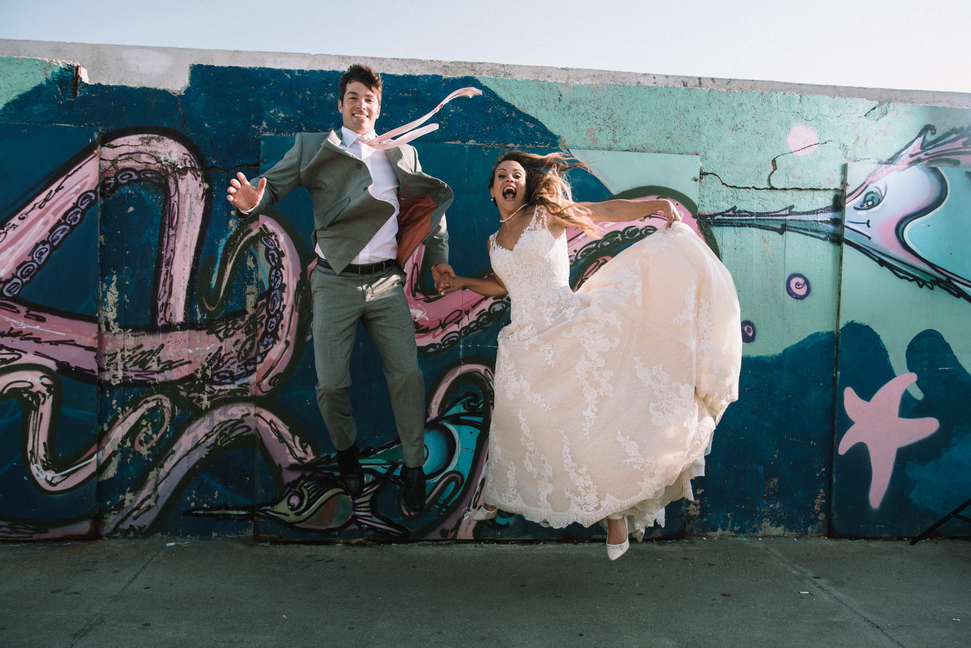 Next day φωτογράφηση γάμου με graffiti